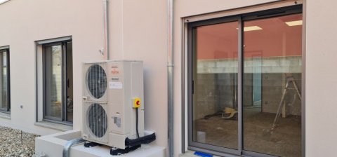Pose et installation de climatisation réversible dans un centre médical vers Béziers