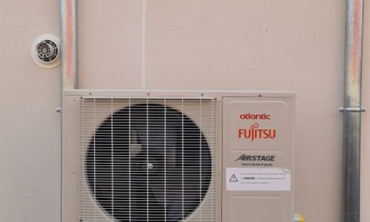 Pose et installation de climatisation réversible dans un centre médical vers Béziers
